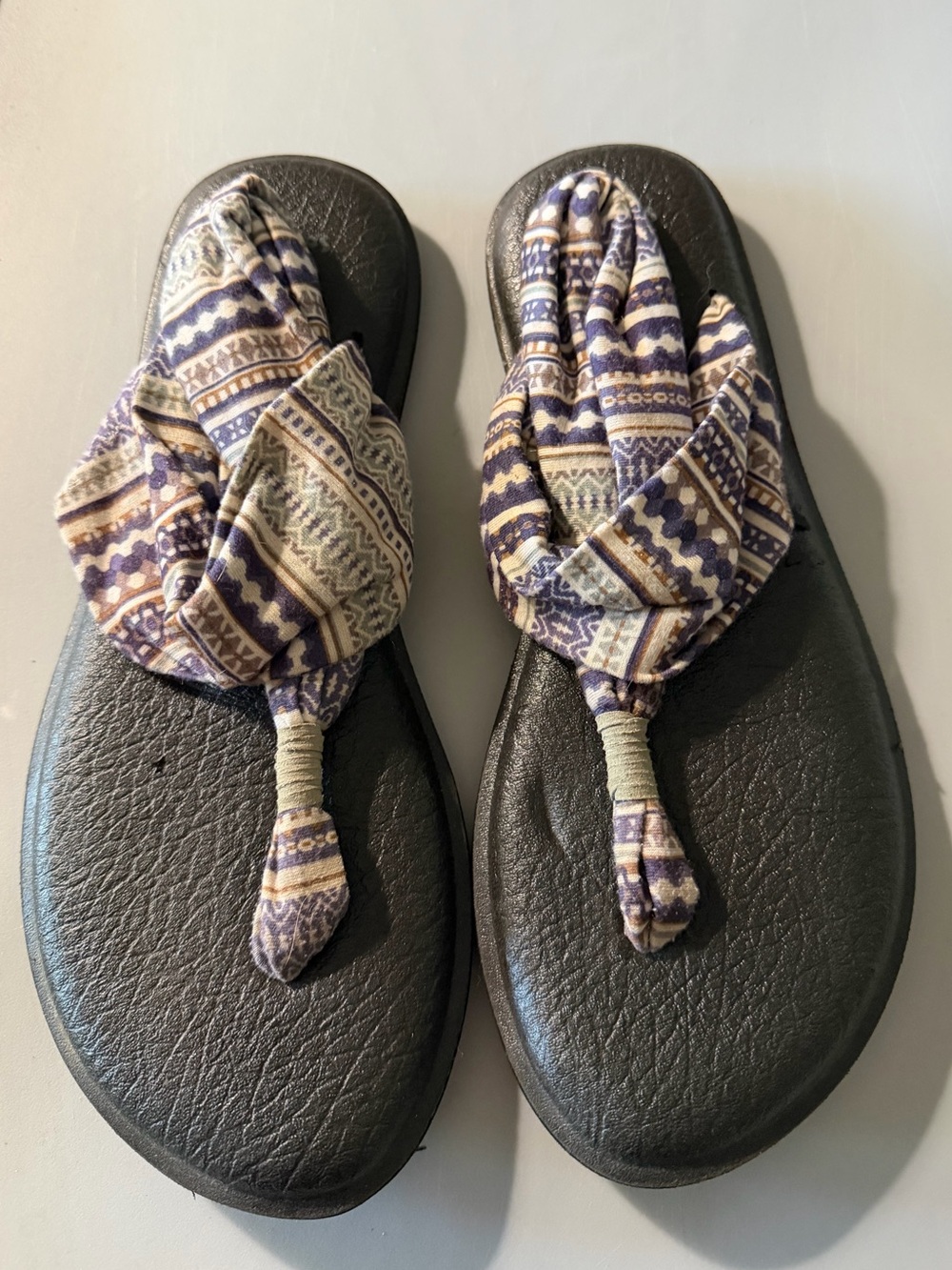 Sanuk Blue Patterned Fabric Black Sandals